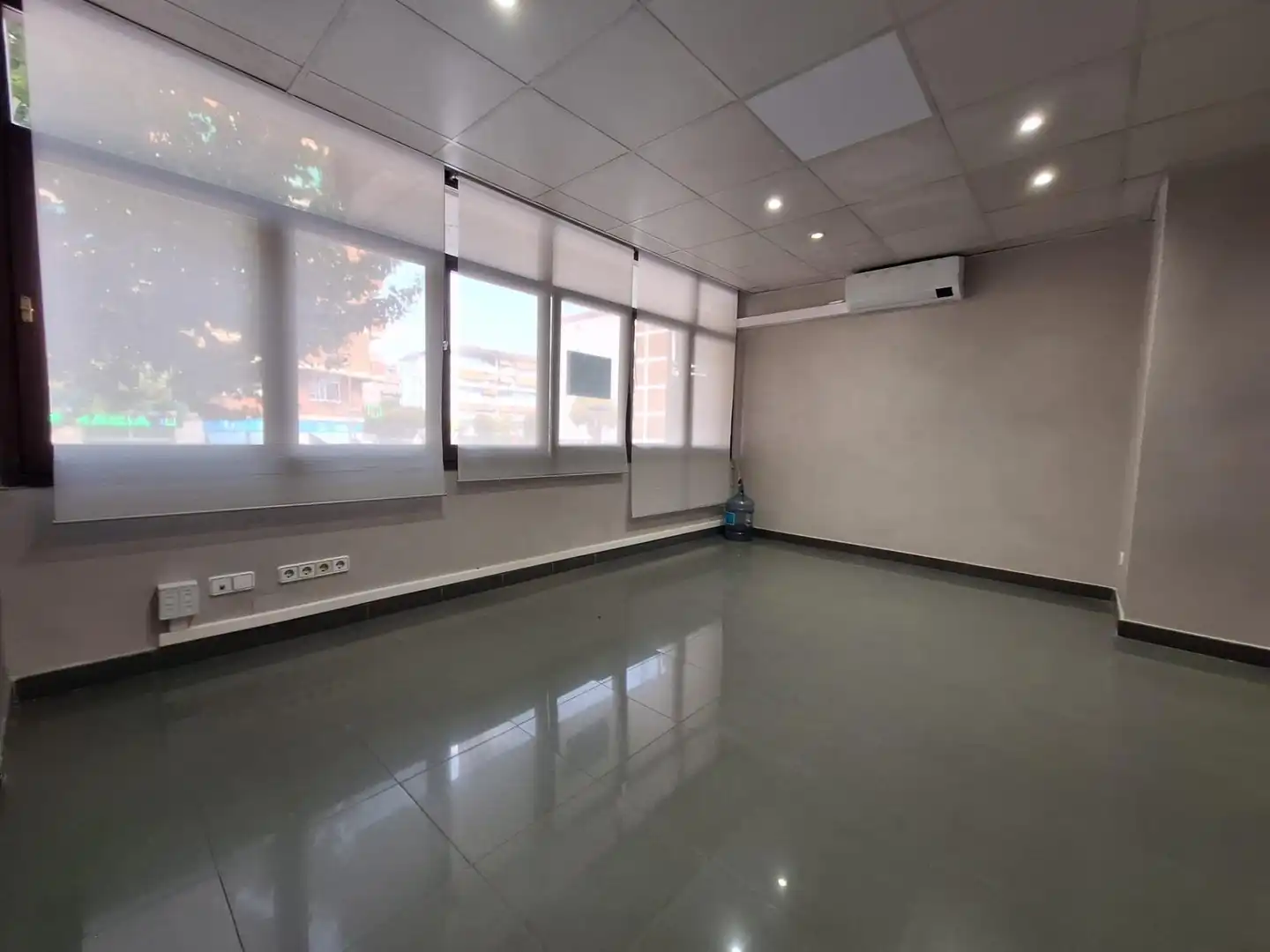 Office for rent in Barberà del Vallès  with Air Conditioner, Heating and Storage room