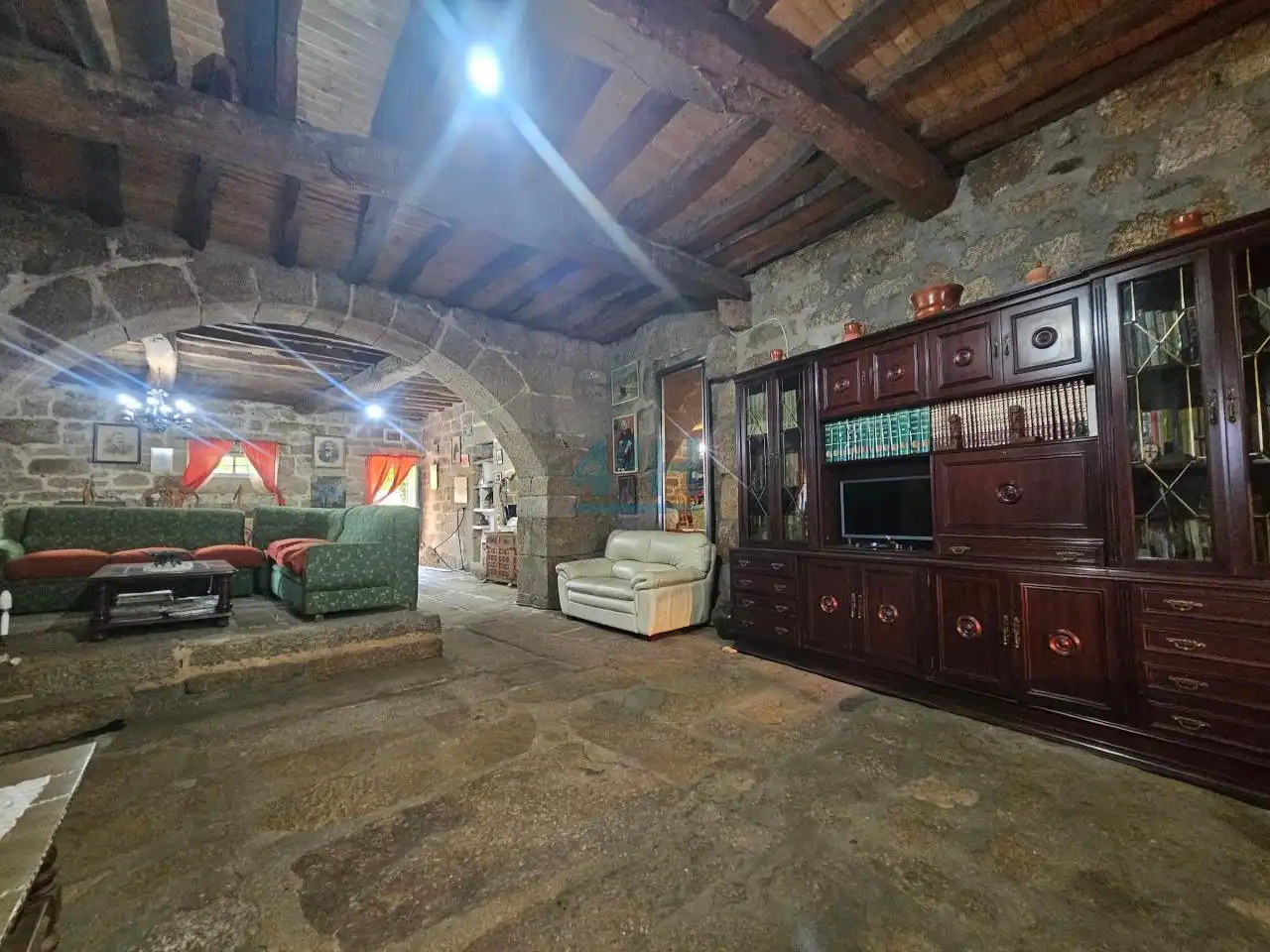 Sala de estar de Finca rústica en venta en Beade  con Jardín privado y Amueblado