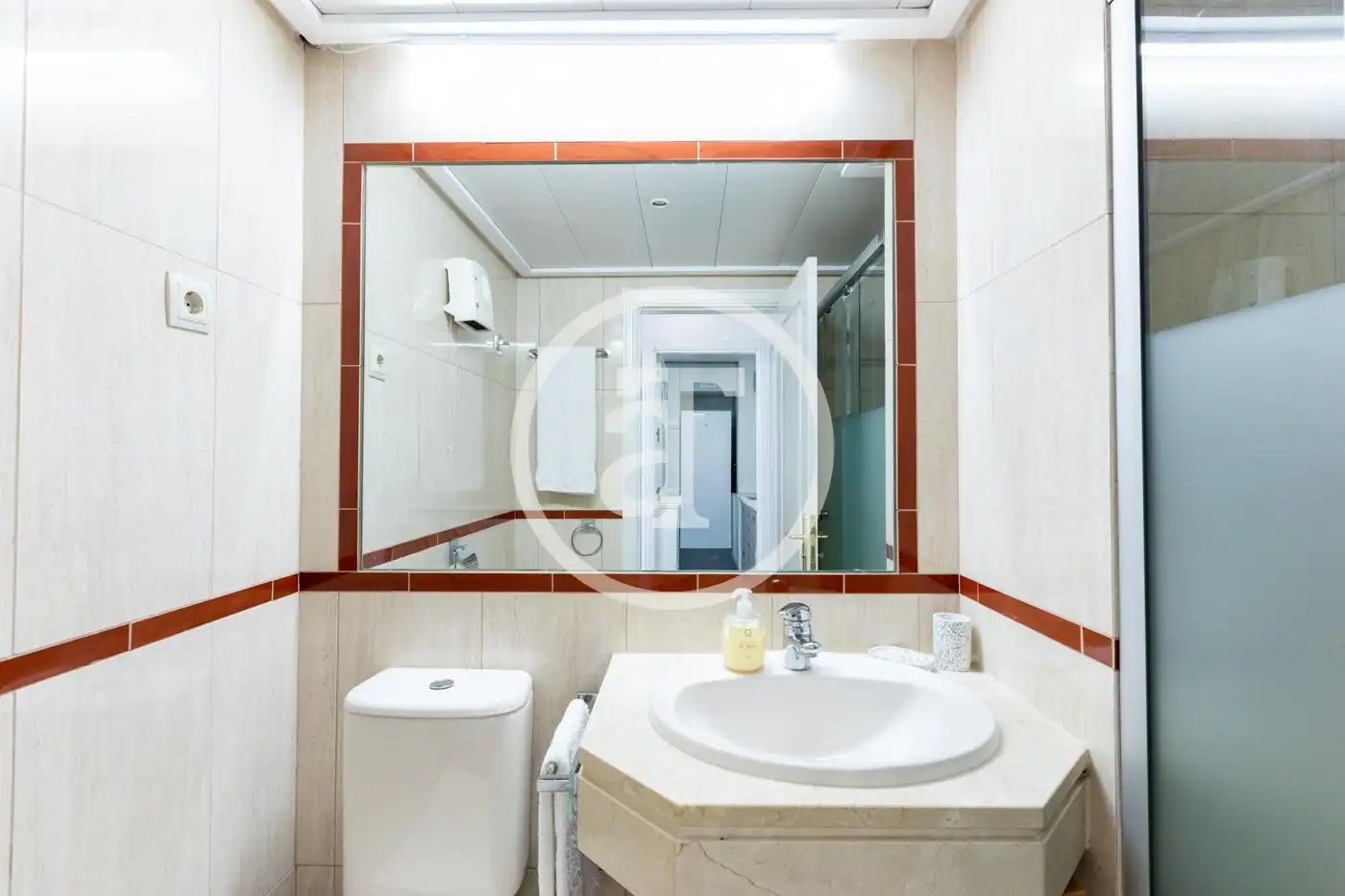Bathroom of Flat for rent in Madrid  with Air Conditioner, Heating and Furnished