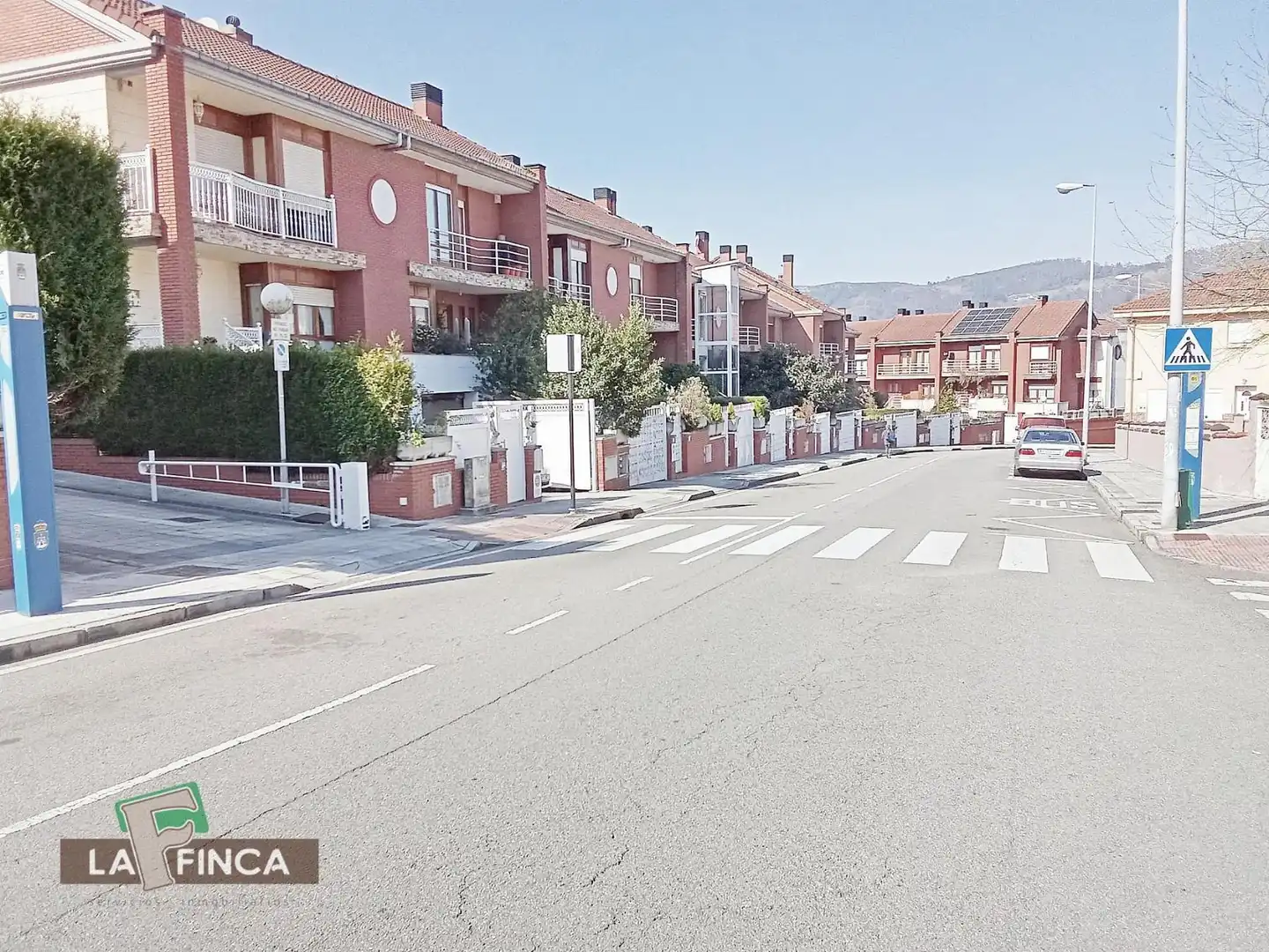 Vista exterior de Dúplex en venta en Oviedo  con Calefacción, Parquet y Trastero