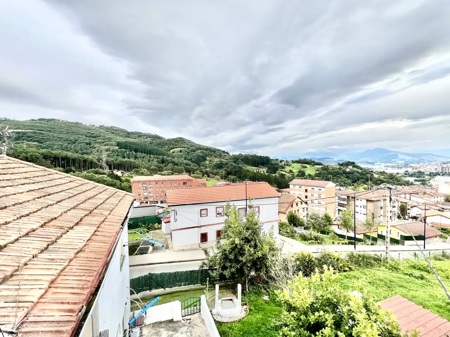 Vista exterior de Pis en venda en Etxebarri amb Balcó