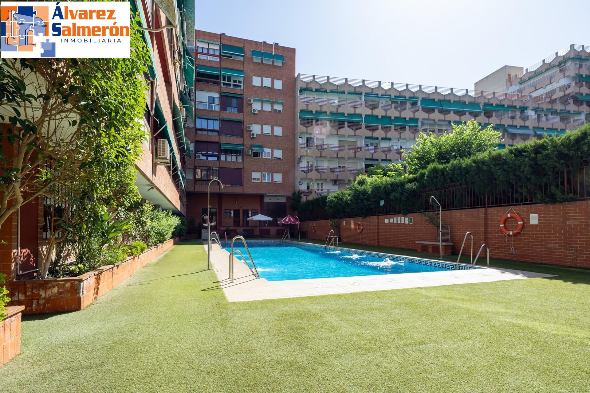 Swimming pool of Flat for sale in  Granada Capital  with Heating and Community pool
