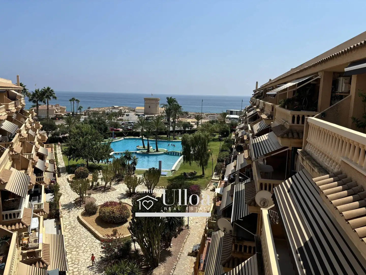 Vista exterior de Piso en venta en El Campello con Terraza y Piscina comunitaria