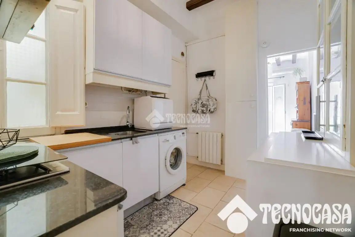Küche von Wohnung zum Verkauf in Barcelona mit Klimaanlage und Heizung