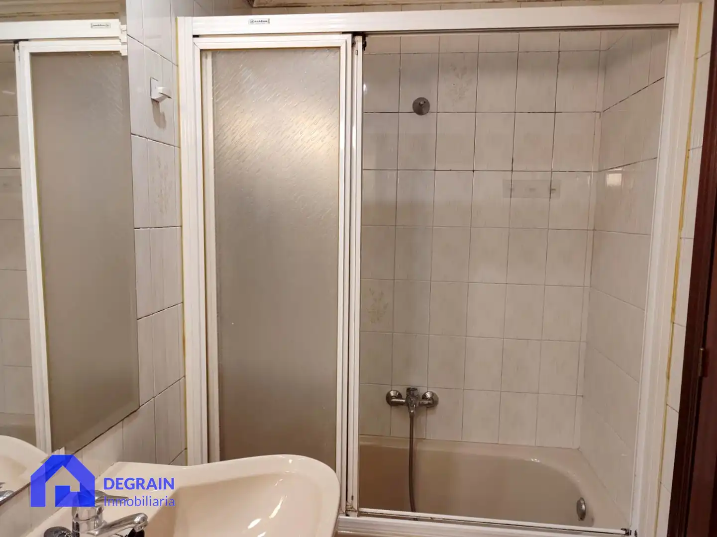 Badezimmer von Wohnung zum Verkauf in Oviedo  mit Heizung und Abstellraum