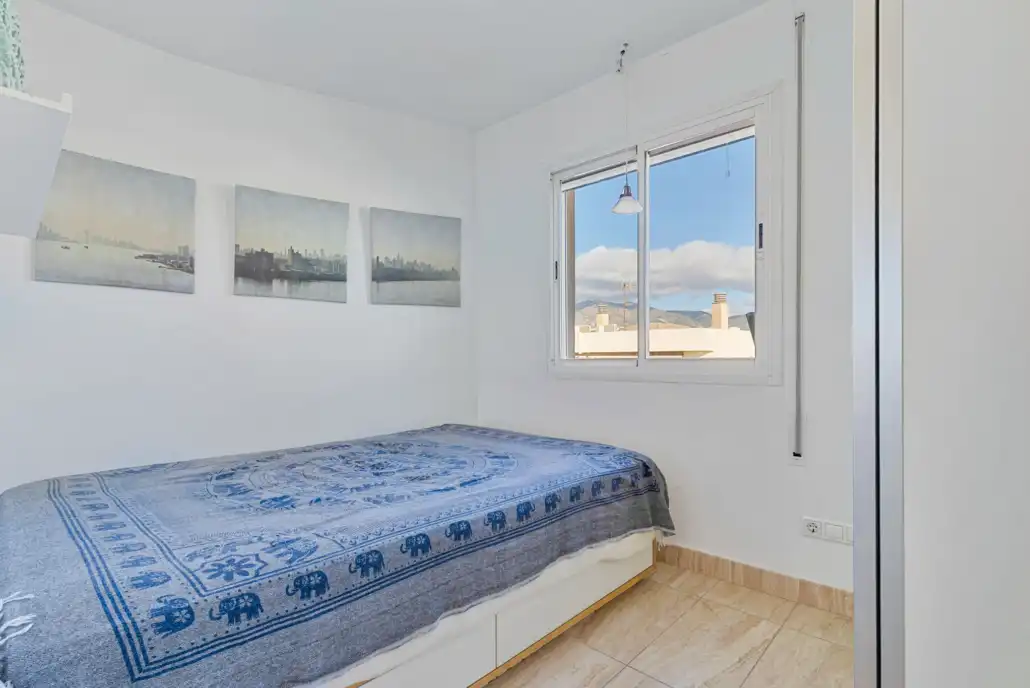 Bedroom of Attic for sale in Fuengirola  with Air Conditioner, Terrace and Storage room