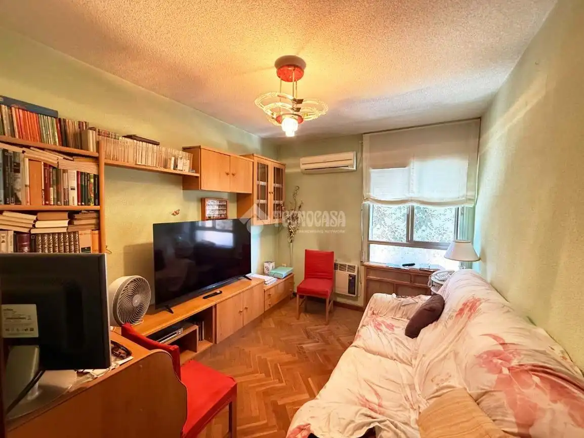 Living room of Flat for sale in Madrid  with Air Conditioner, Terrace and Balcony