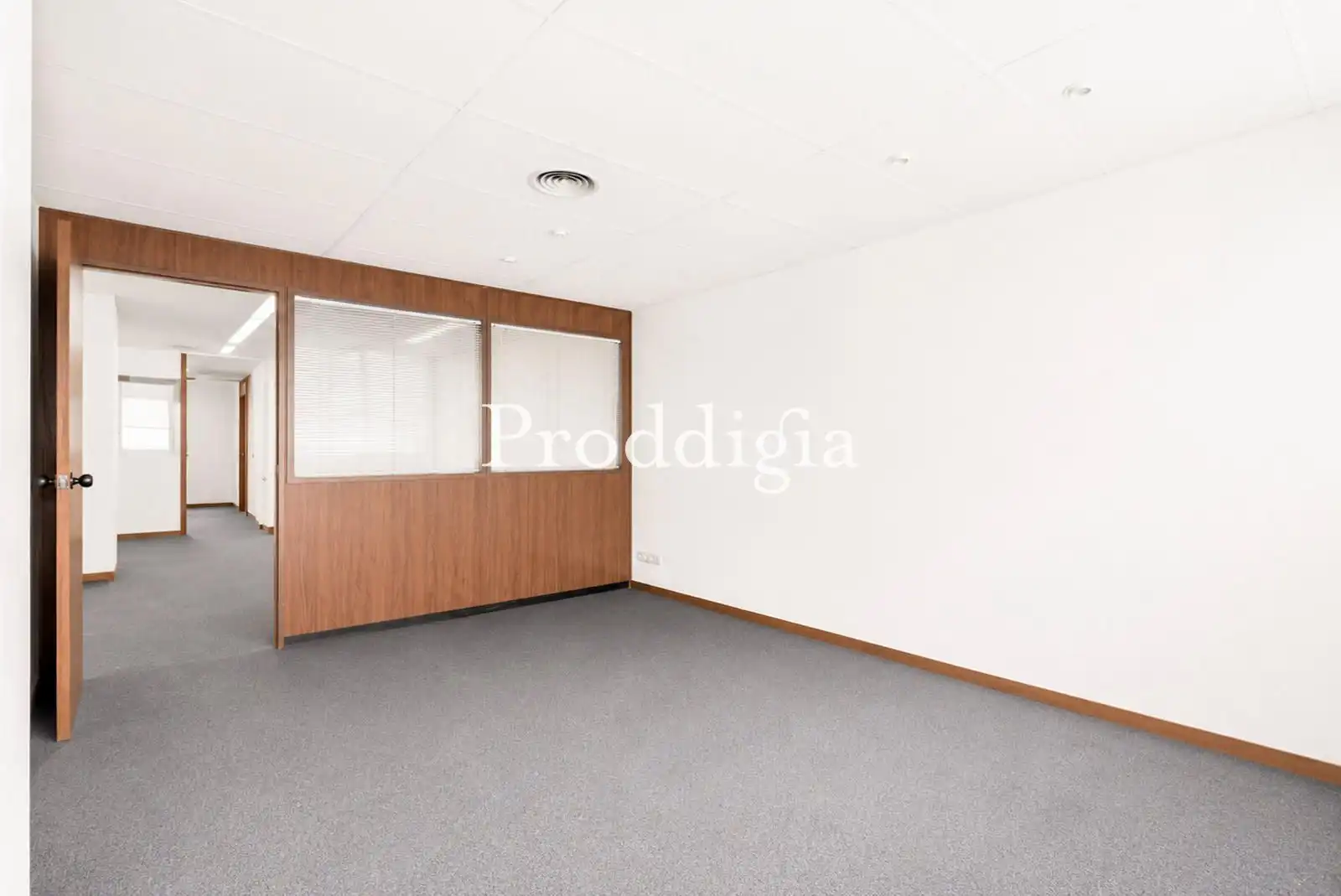 Office for rent in Barcelona  with Air Conditioner and Internet
