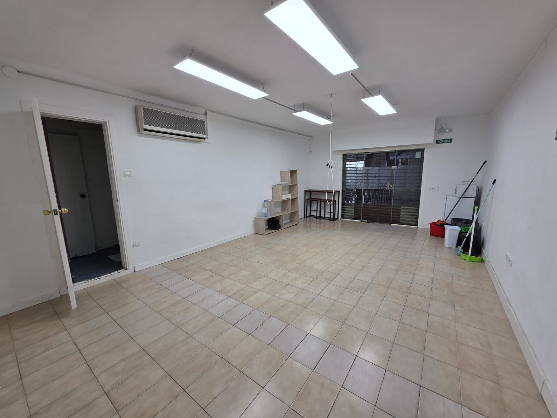 Premises to rent in Premià de Mar  with Air Conditioner
