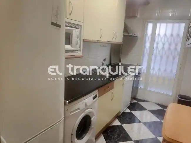 Cuina de Pis de lloguer en Madrid amb Aire condicionat, Terrassa i Moblat