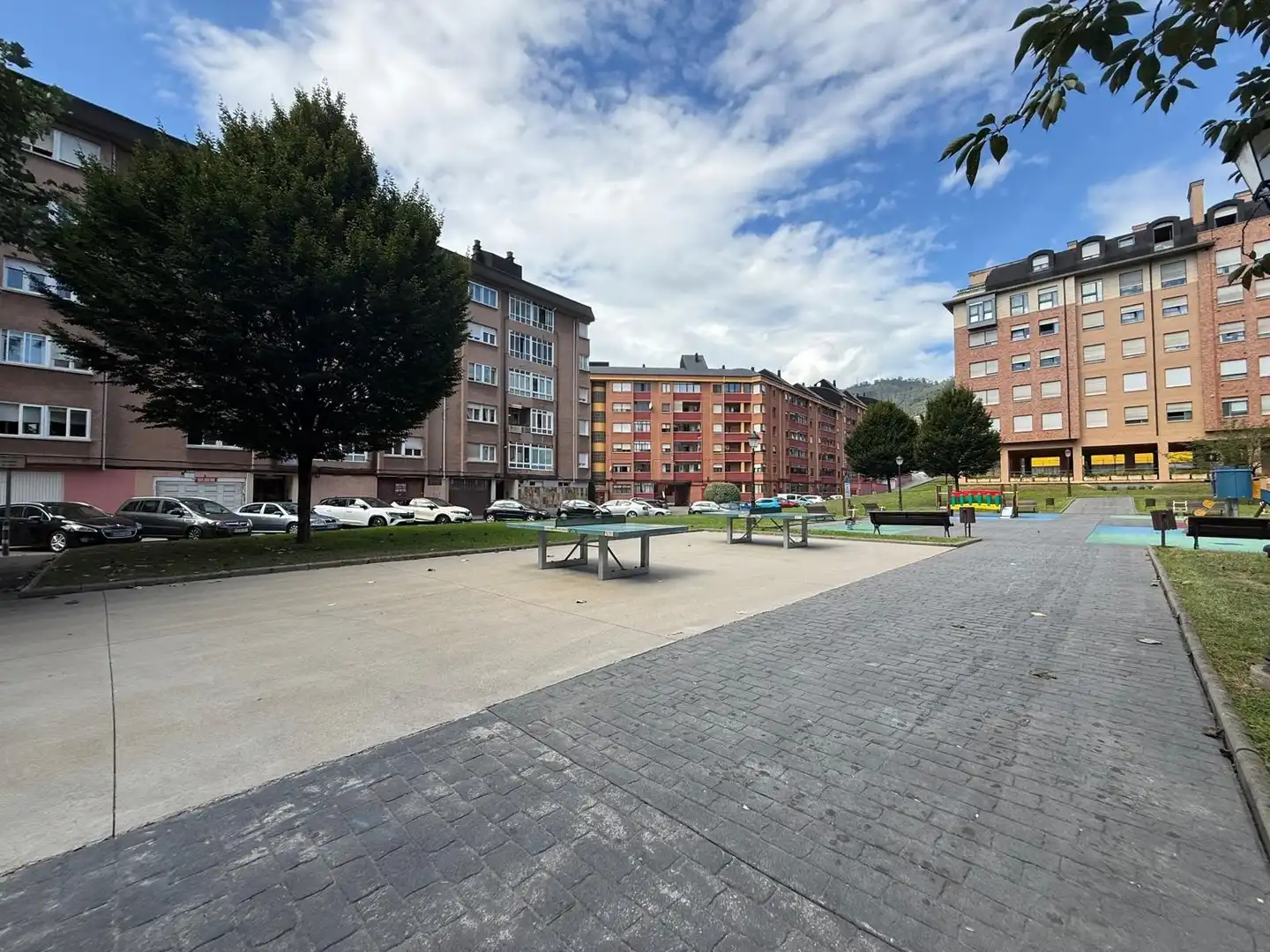 Vista exterior de Pis en venda en Oviedo  amb Calefacció, Jardí privat i Traster