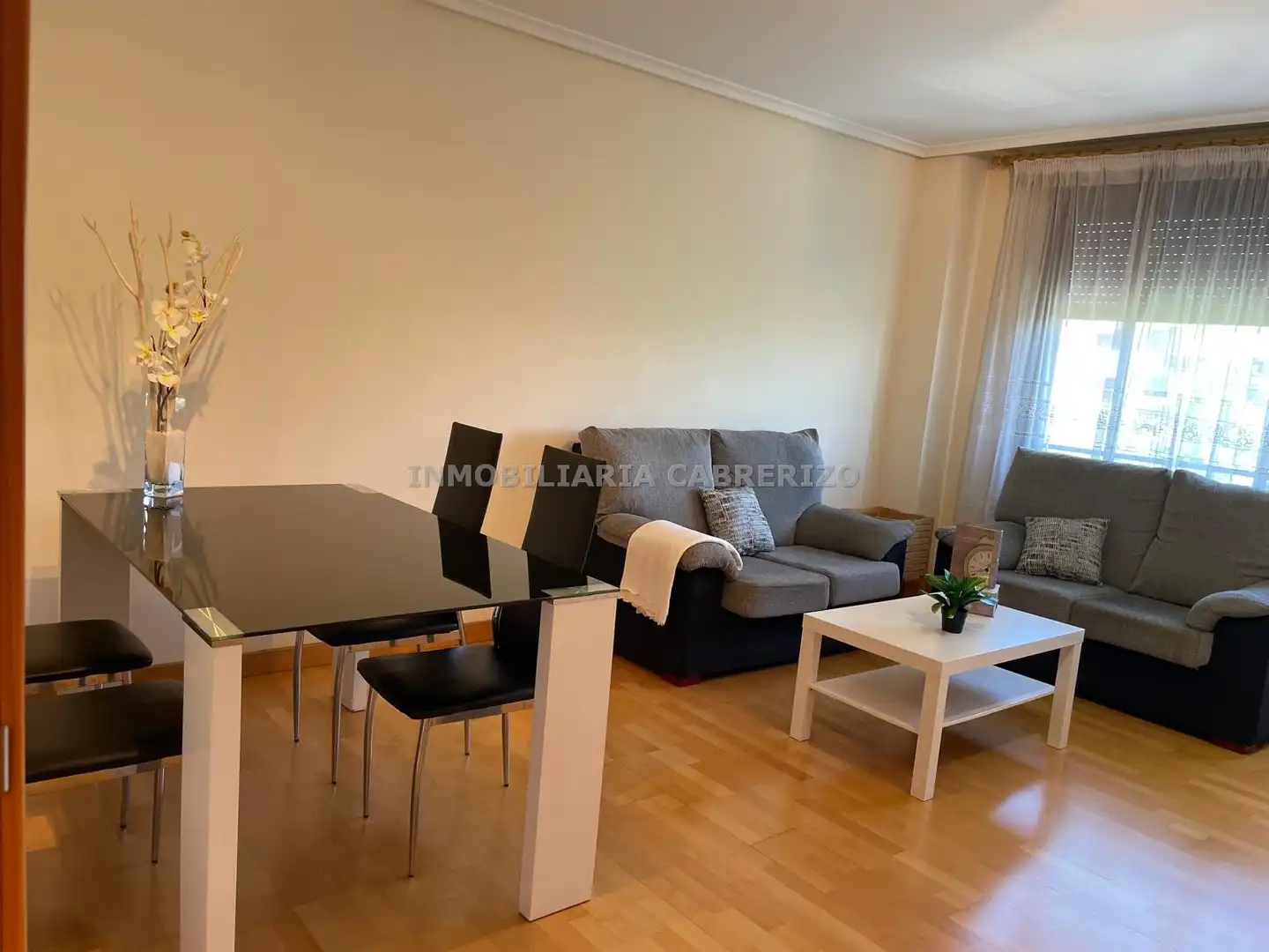 Sala d'estar de Apartament de lloguer en  Logroño amb Calefacció, Parquet i Terrassa