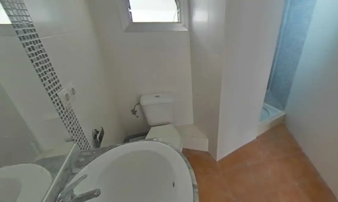 Baño de Piso en venta en Yátova con Balcón