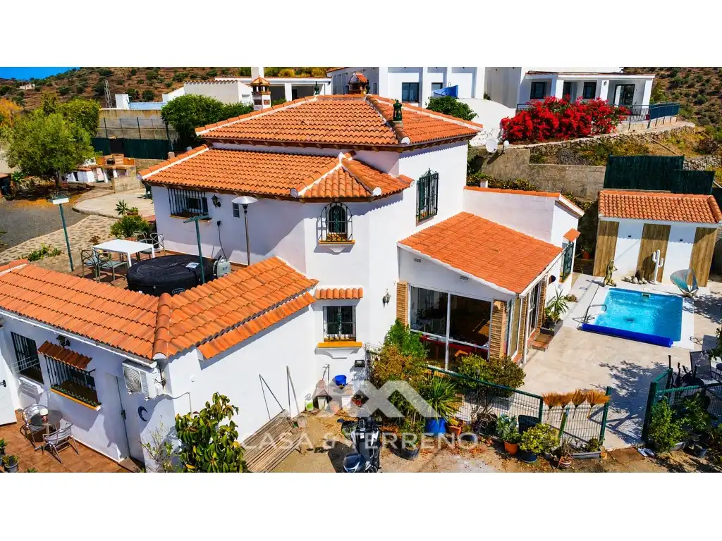 Vista exterior de Casa o xalet en venda en Arenas amb Aire condicionat, Jardí privat i Terrassa