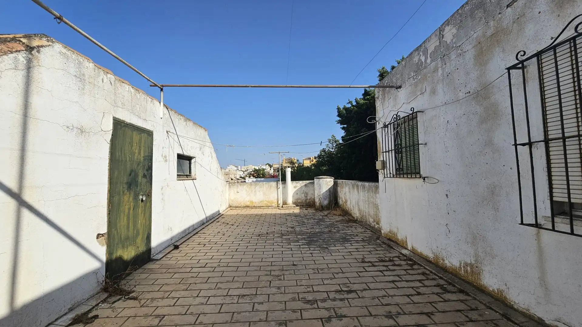 Vista exterior de Casa o xalet en venda en Sanlúcar de Barrameda amb Jardí privat