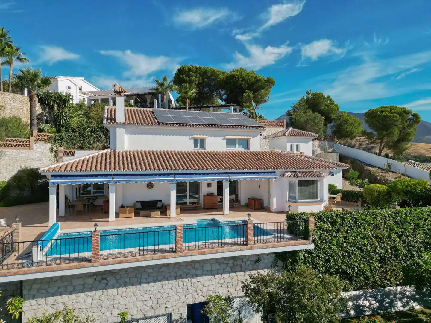 Vista exterior de Casa o chalet en venta en Mijas con Aire acondicionado, Jardín privado y Terraza