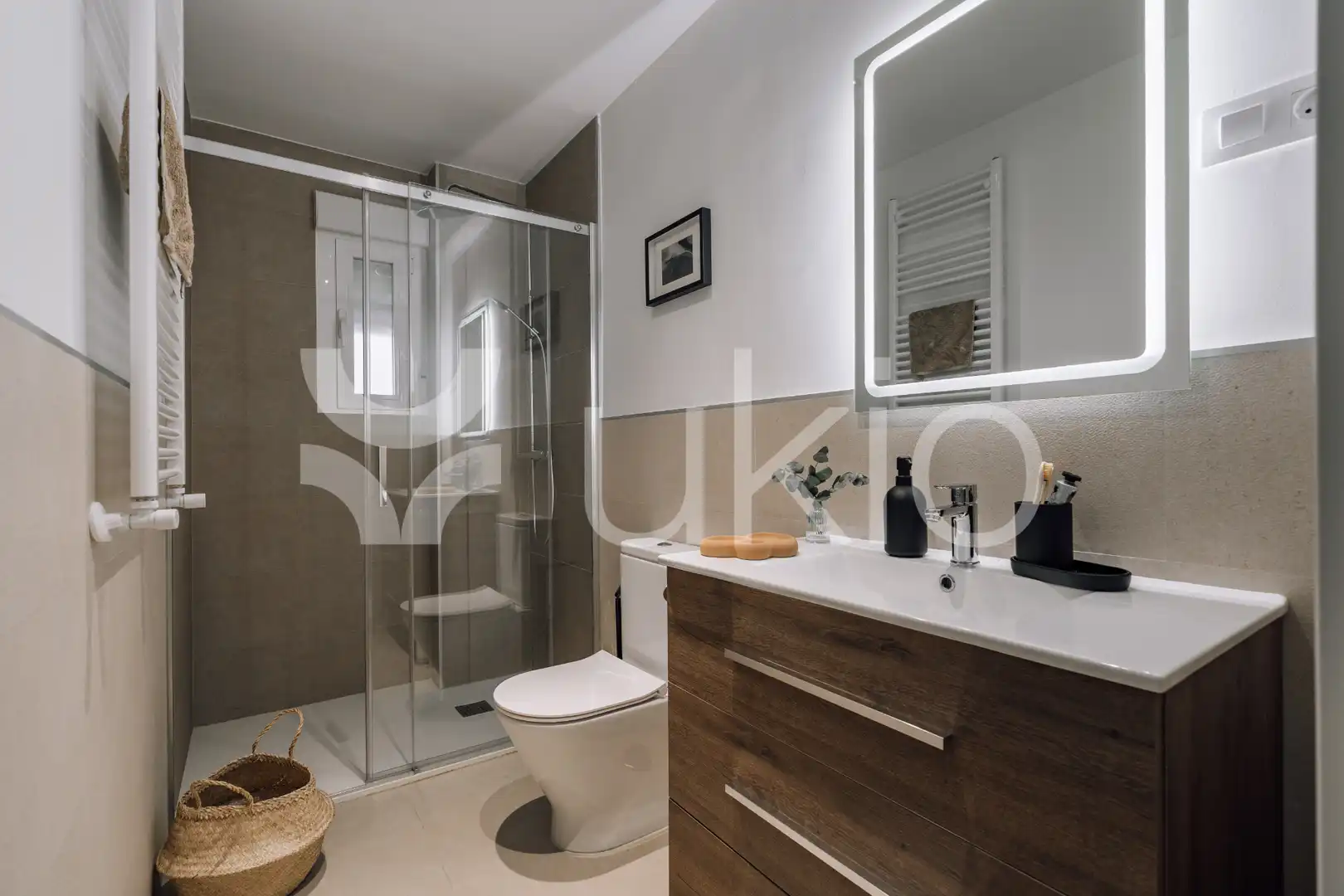 Bany de Apartament de lloguer en Madrid amb Aire condicionat, Calefacció i Moblat