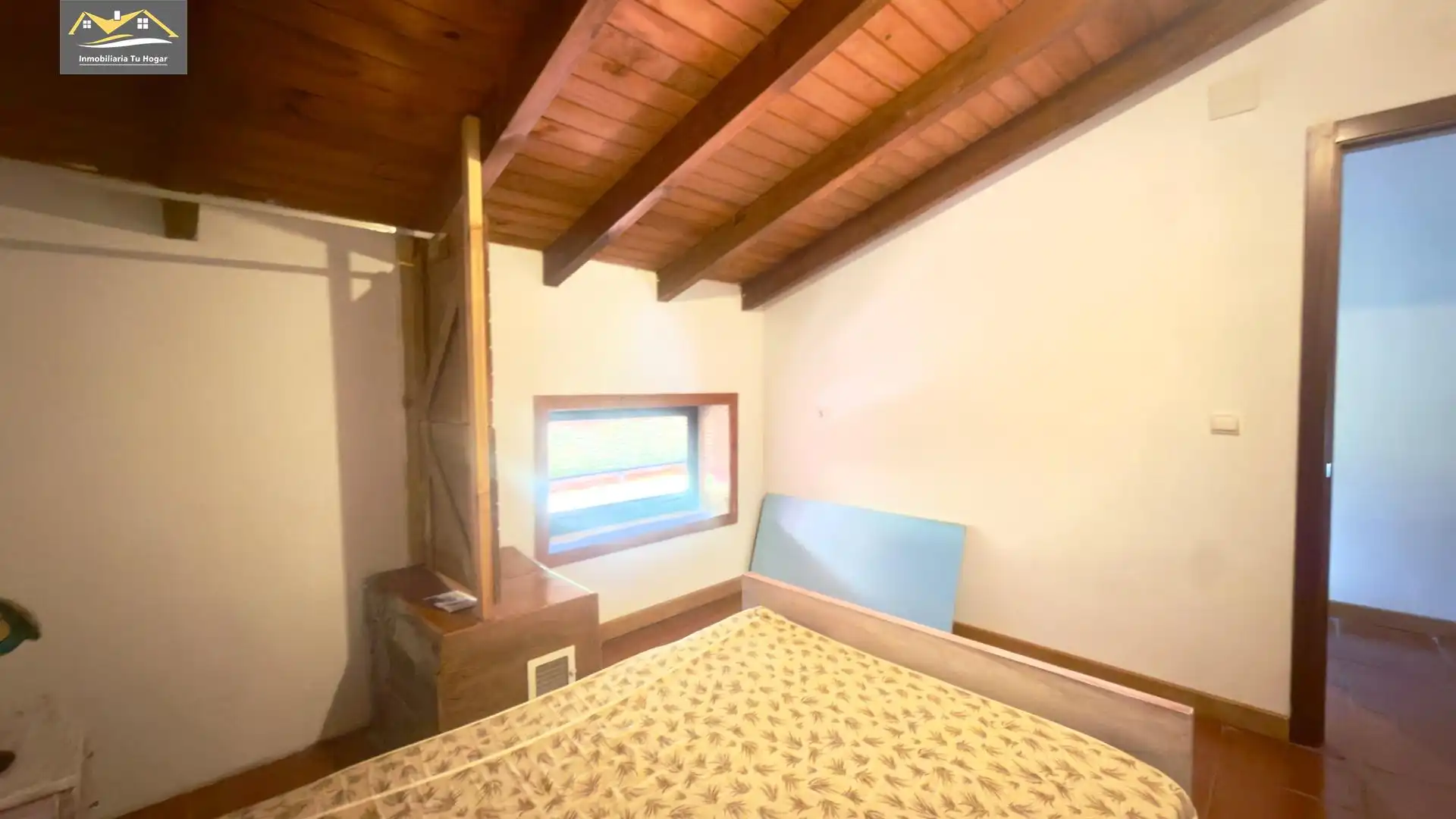 Habitación de Finca rústica en venta en Castrelo de Miño con Jardín privado, Terraza y Amueblado