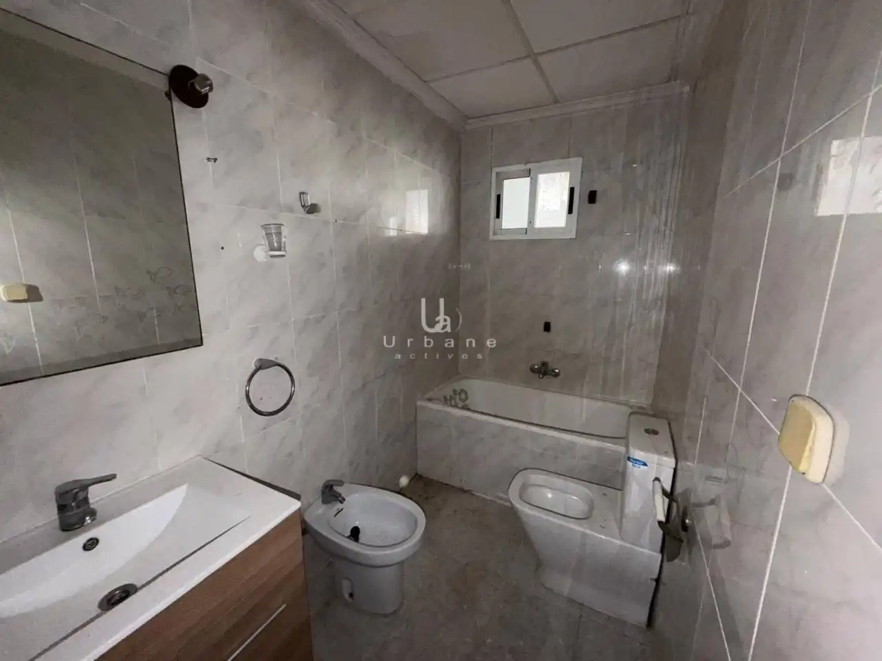 Bathroom of Flat for sale in Valencia  with Terrace and Alarm