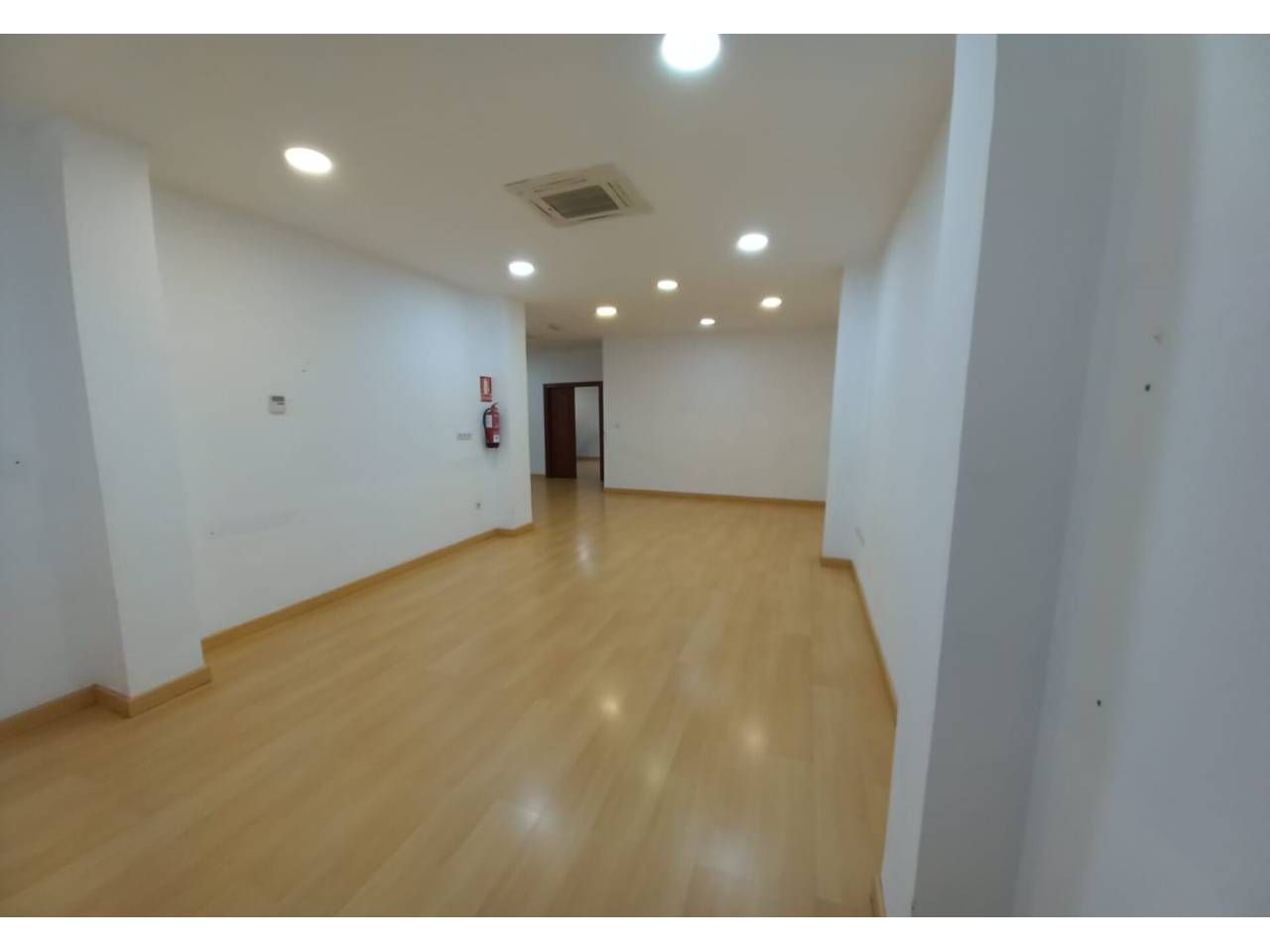 Premises for sale in  Granada Capital  with Air Conditioner
