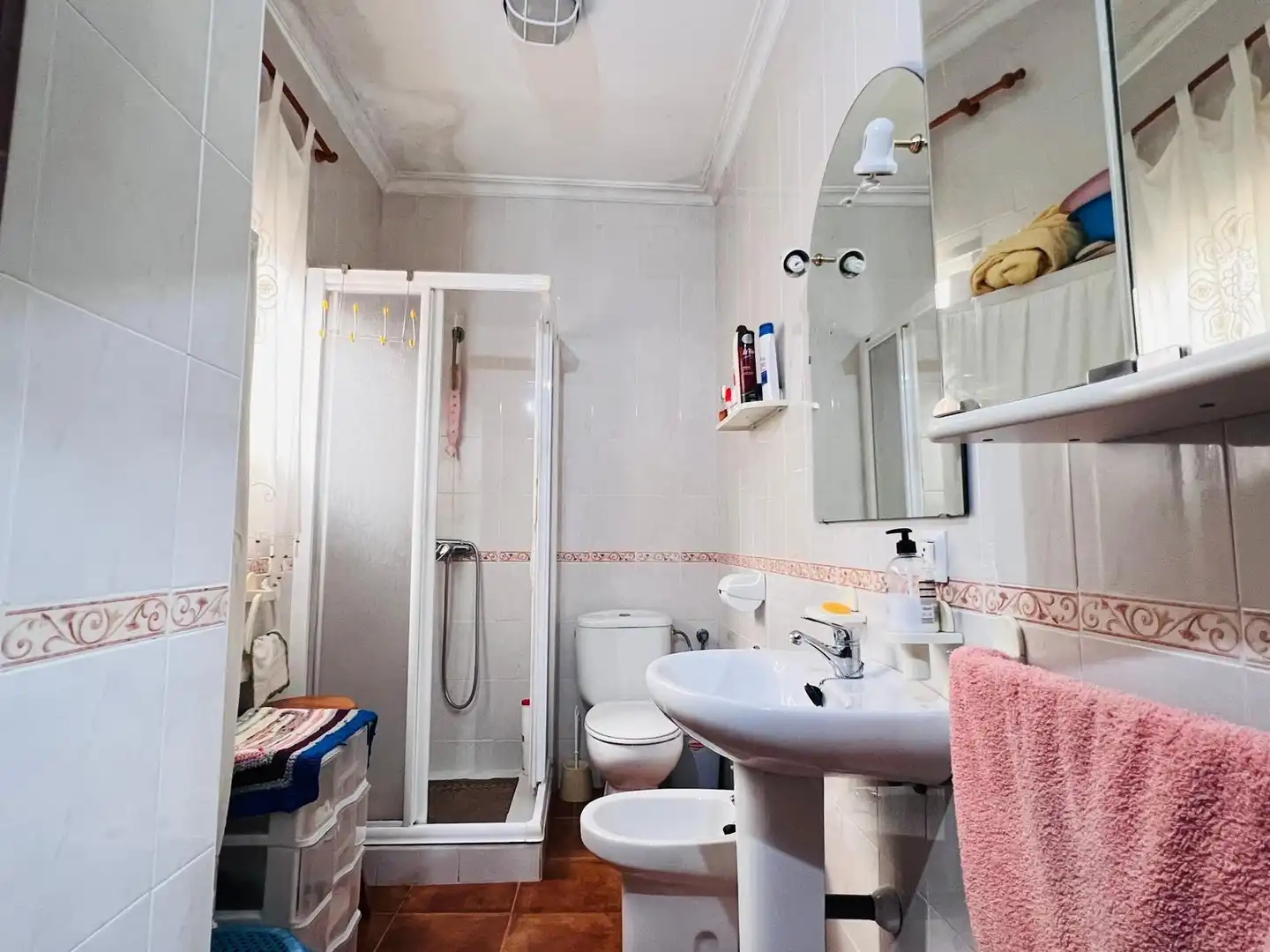 Badezimmer von Einfamilien-Reihenhaus zum Verkauf in Los Barrios