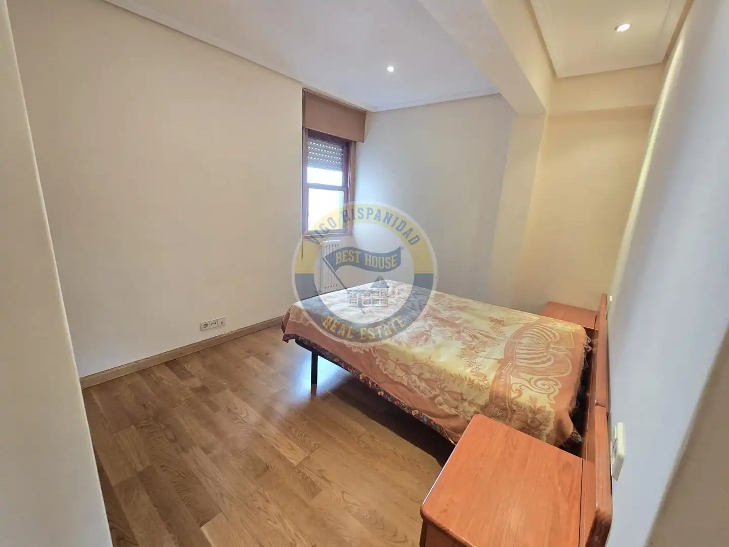 Schlafzimmer von Wohnung zur Miete in Vigo  mit Heizung, Parkett und Möbliert