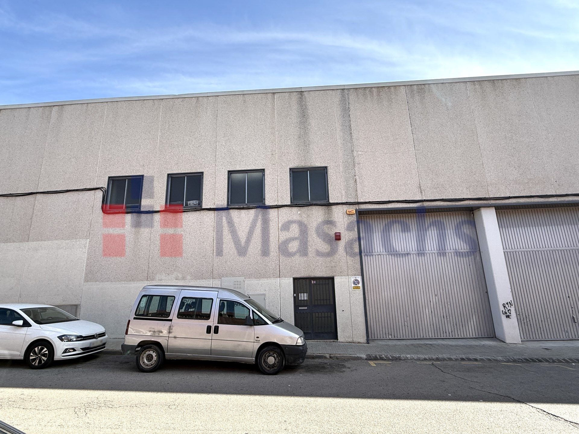 Vista exterior de Nau industrial de lloguer en Terrassa