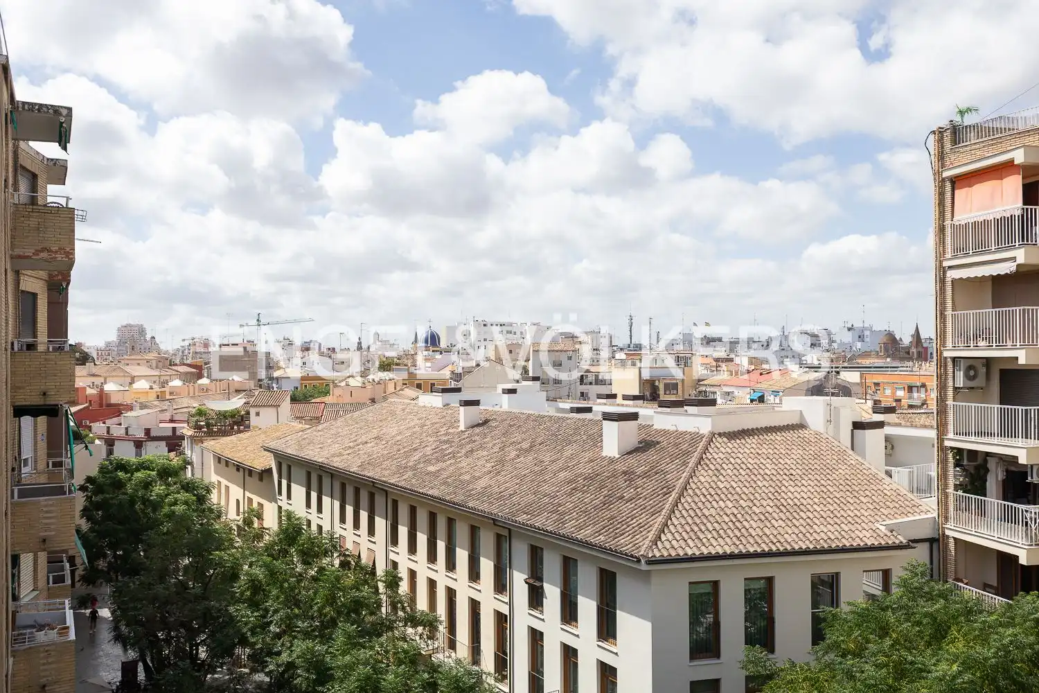 Außenansicht von Wohnung zum Verkauf in Valencia mit Klimaanlage, Heizung und Möbliert