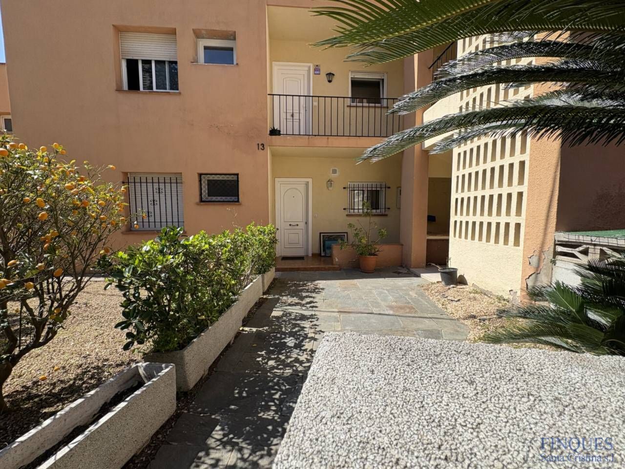 Vista exterior de Pis en venda en Sant Feliu de Guíxols amb Aire condicionat, Jardí privat i Terrassa