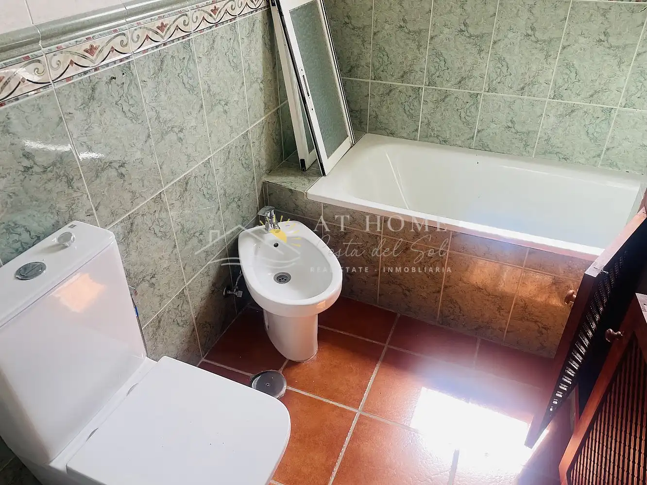 Baño de Casa o chalet de alquiler en Nerja con Terraza, Piscina y Horno
