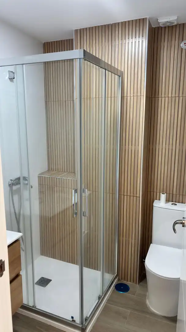 Bathroom of Flat for sale in Sevilla  with Air Conditioner, Terrace and Furnished