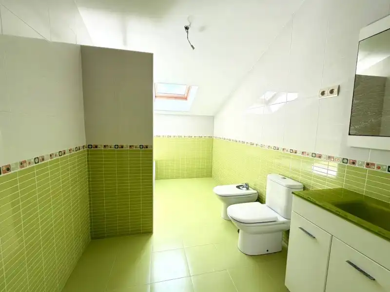 Baño de Ático en venta en Villacastín con Calefacción, Jardín privado y Terraza