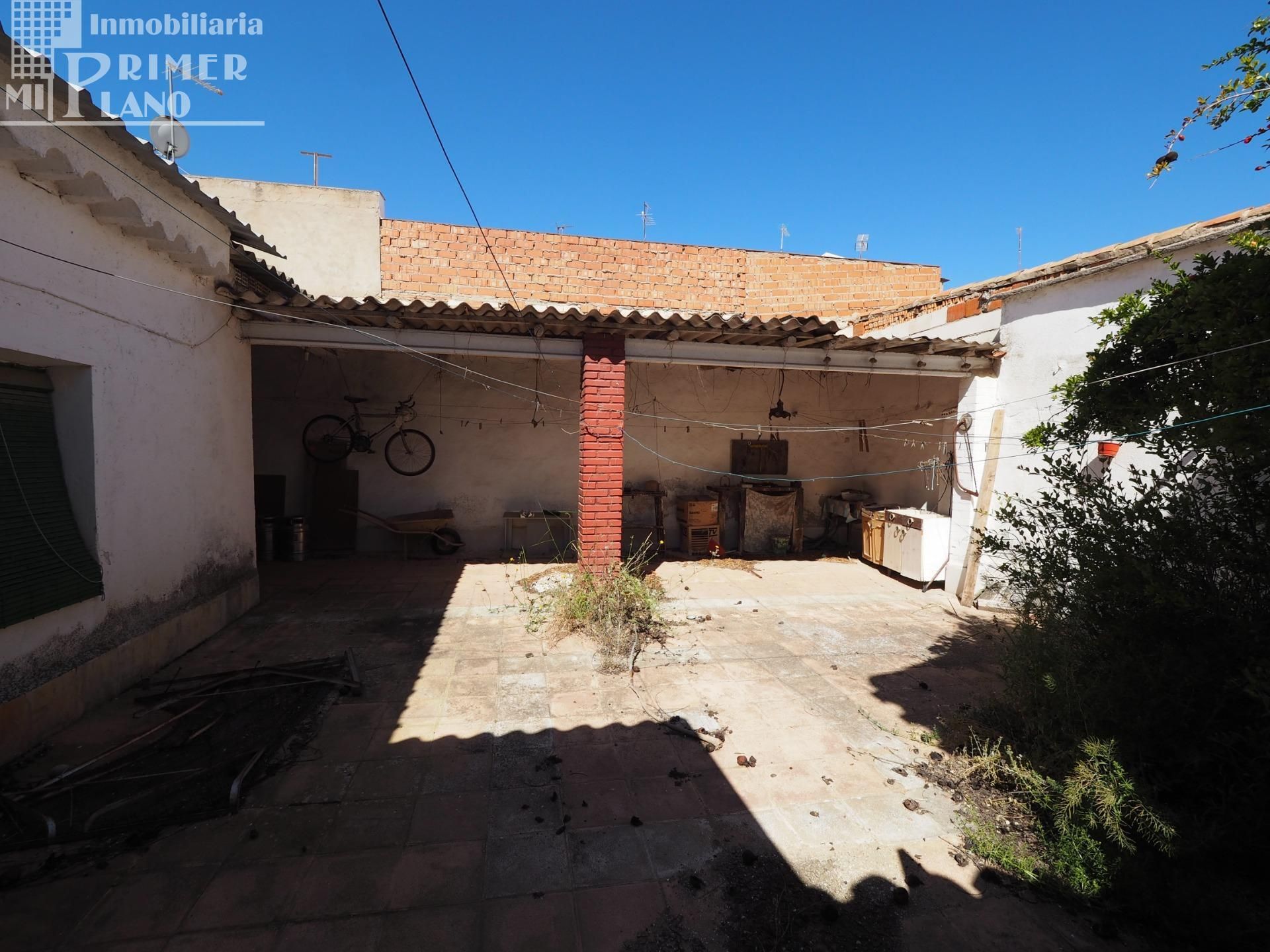 Exterior view of House or chalet for sale in Tomelloso  with Storage room
