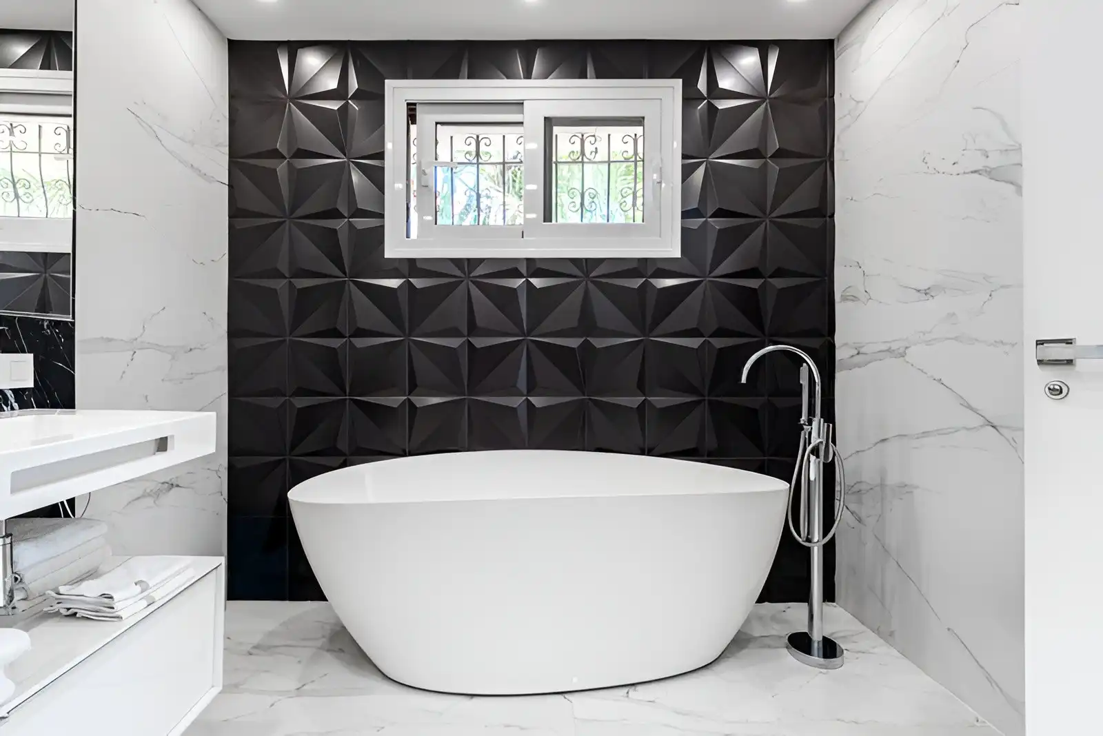 Bathroom of Houses for sale in Marbella  with Air Conditioner, Private garden and Terrace