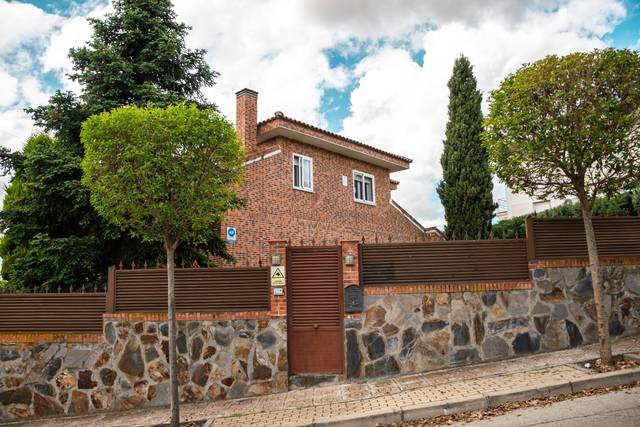 Casa-chalet en Venta en Calle Suiza en Peñas Albas - Zulema