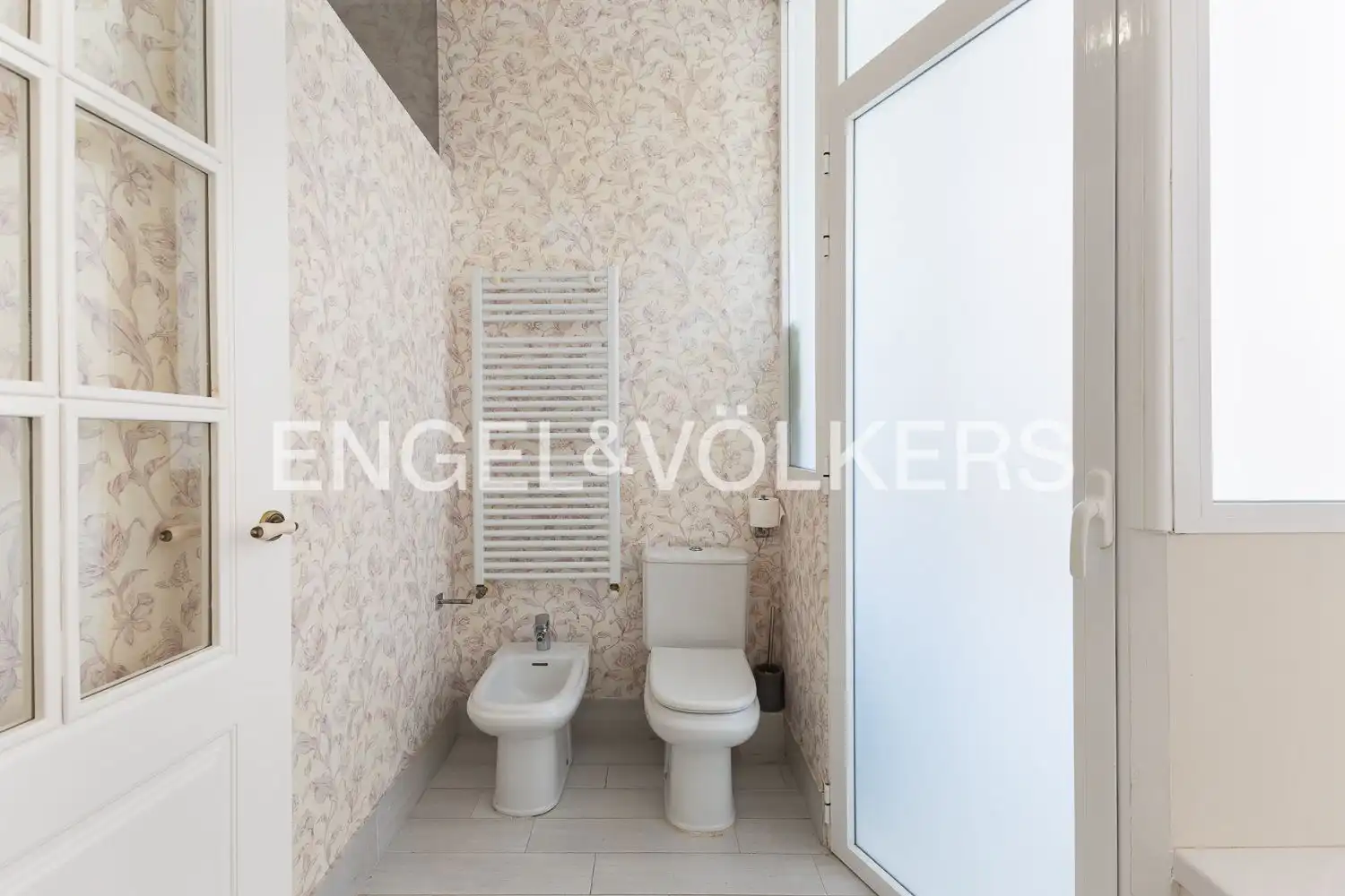 Bathroom of Flat for rent in Valencia  with Air Conditioner, Heating and Parquet flooring