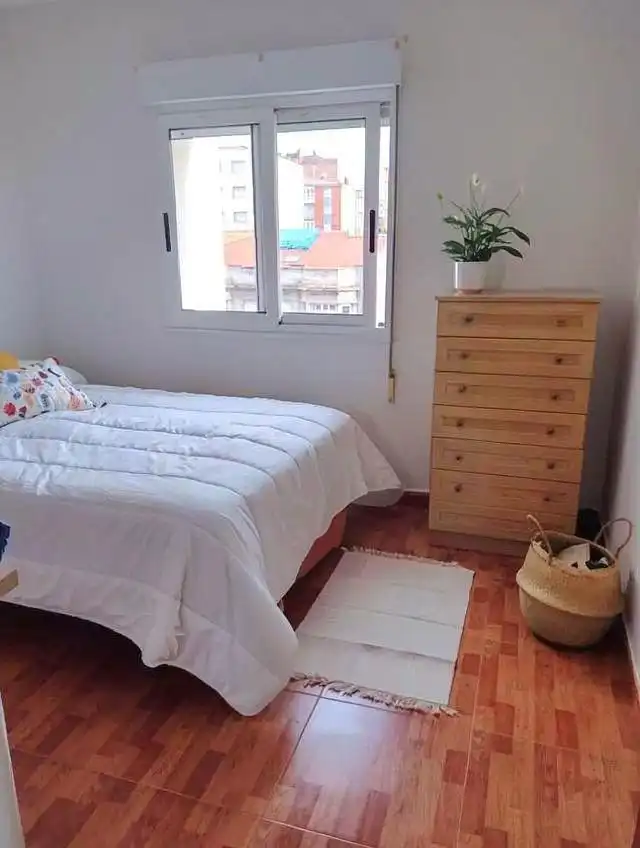 Habitación de Piso de alquiler en Gijón  con Amueblado