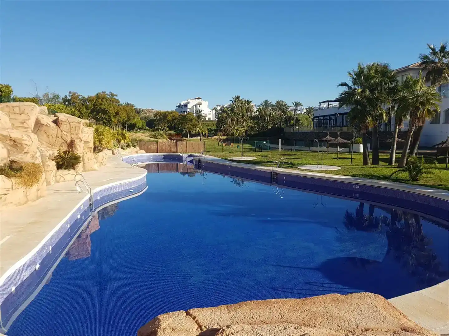 Schwimmbecken von Wohnung zur Miete in Vera mit Klimaanlage, Privatgarten und Schwimmbad