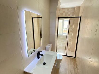 Bathroom of Flat for sale in Alcorcón  with Air Conditioner and Terrace