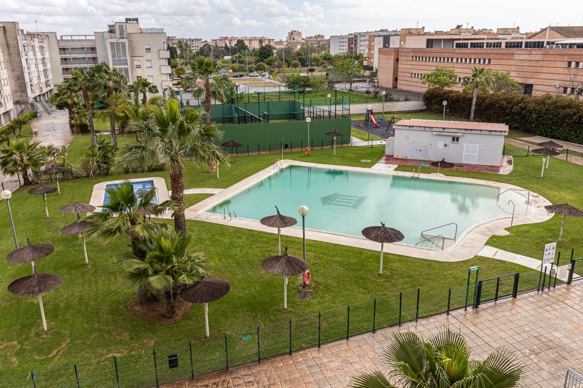 Piscina de Pis en venda en Jerez de la Frontera amb Terrassa i Piscina comunitària