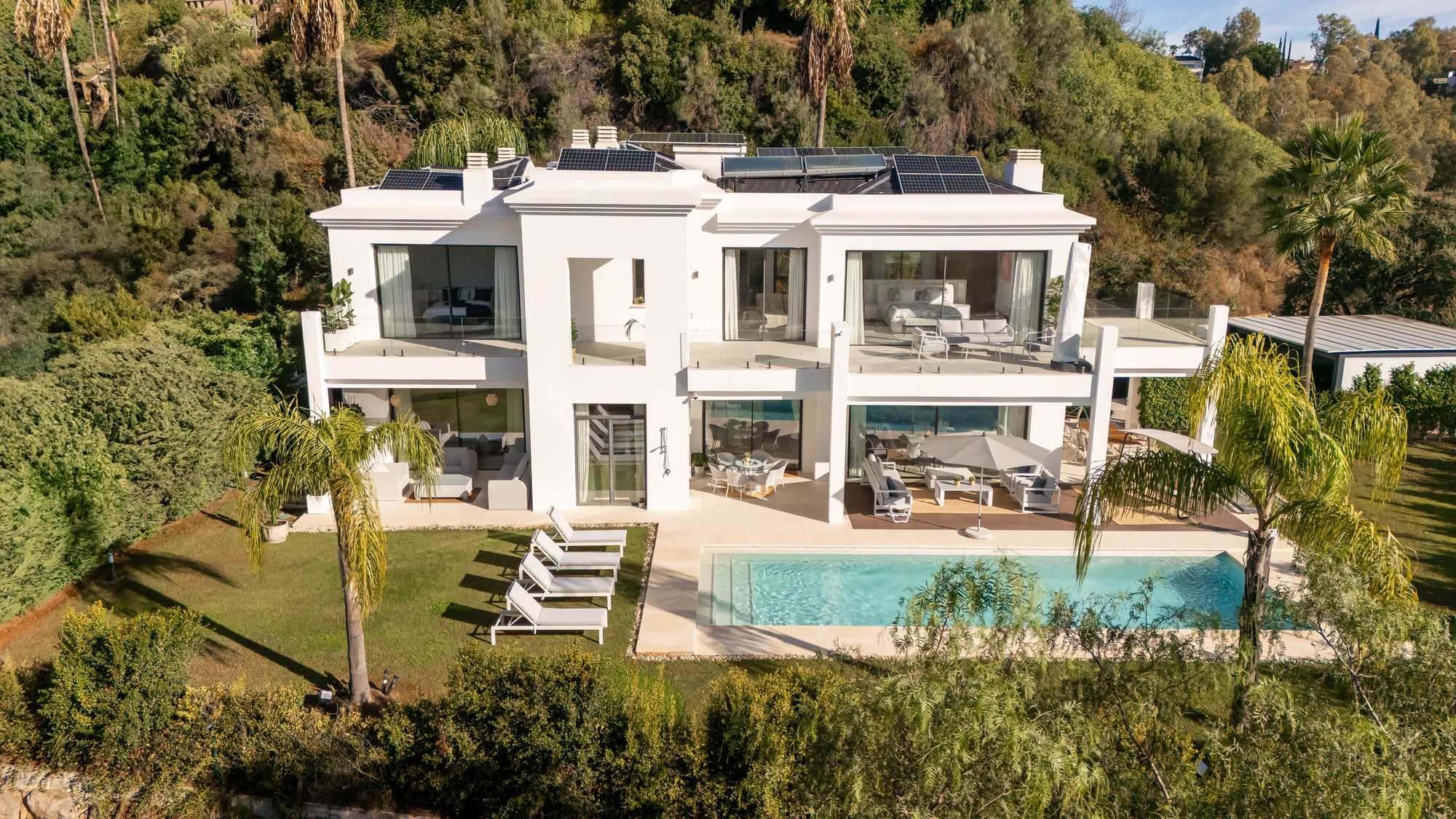 Vista exterior de Casa o xalet en venda en Benahavís amb Terrassa i Balcó