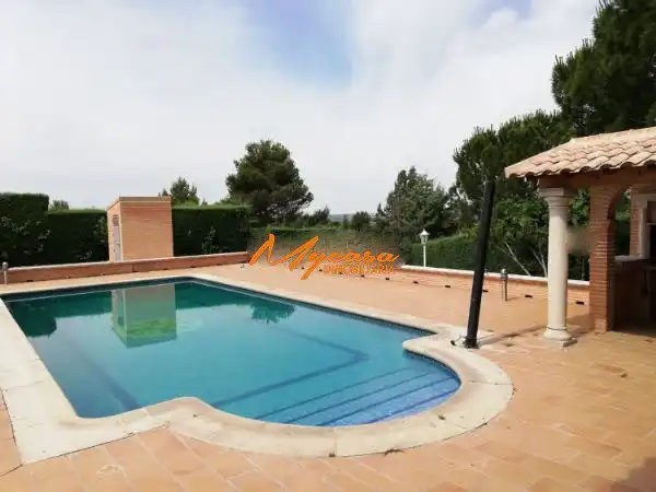 Swimming pool of Flat for share in Villaviciosa de Odón  with Heating