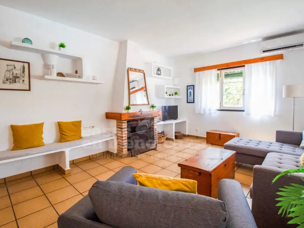 Sala de estar de Finca rústica en venta en Es Castell con Aire acondicionado, Terraza y Piscina