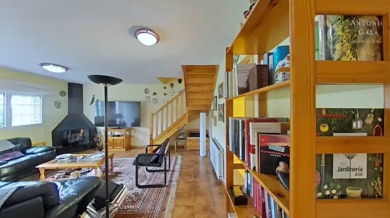 Sala d'estar de Casa adosada en venda en Valdemanco amb Calefacció, Jardí privat i Terrassa