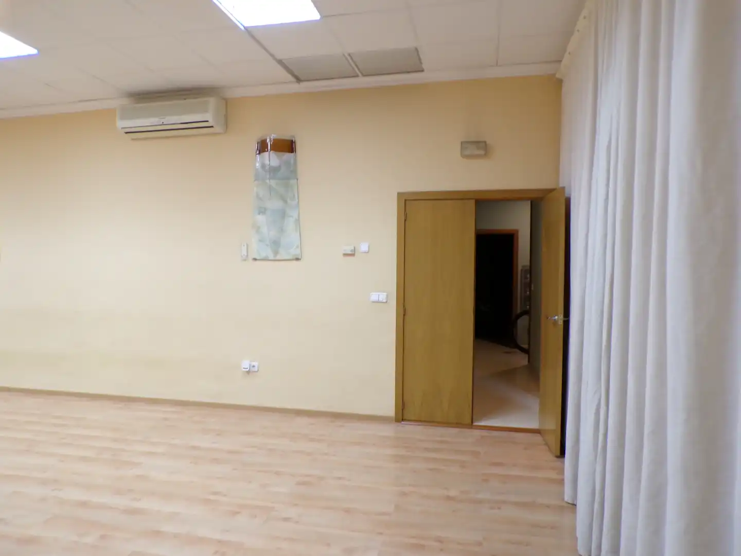 Office for sale in Valencia  with Air Conditioner, Heating and Internet