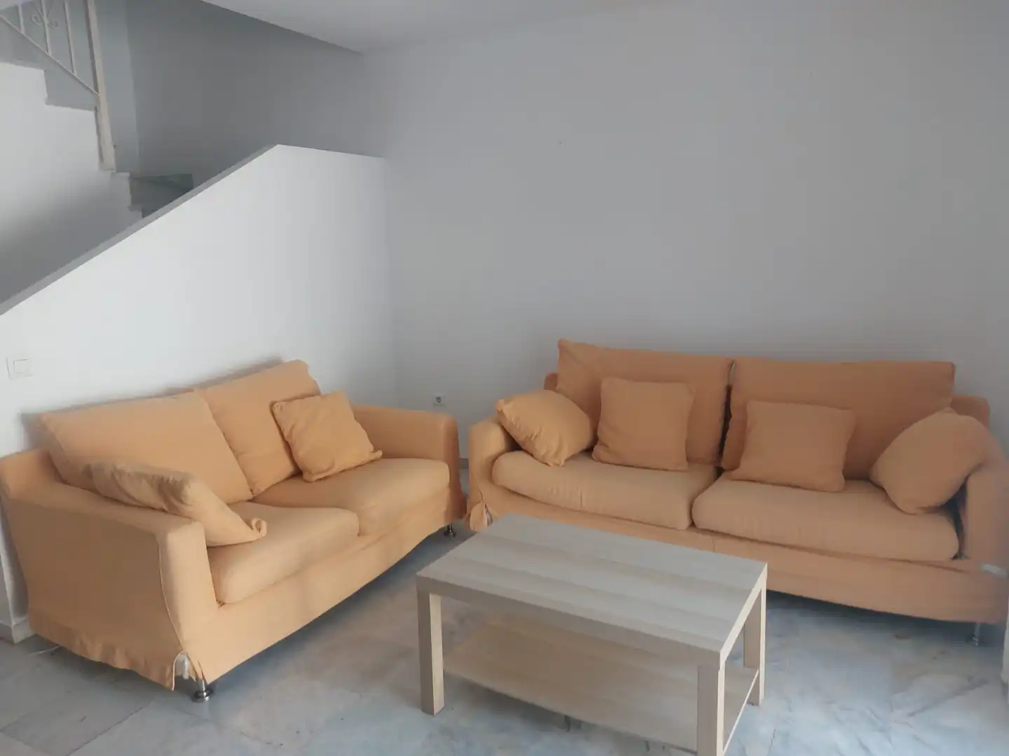 Sala de estar de Casa adosada de alquiler en Benalmádena con Aire acondicionado, Terraza y Amueblado