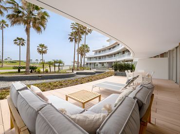 Baixos amb piscina en venda a Estepona Pueblo