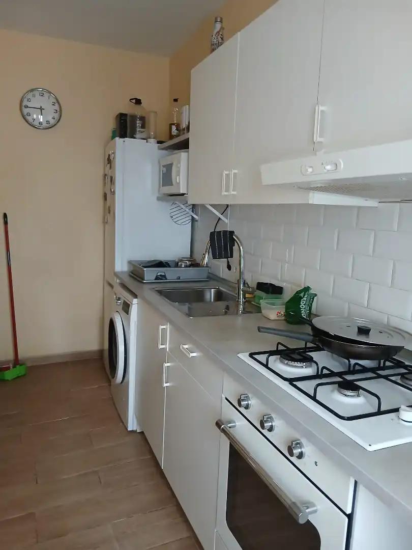 Küche von Wohnung zum Verkauf in Sevilla mit Klimaanlage, Möbliert und Waschmaschine