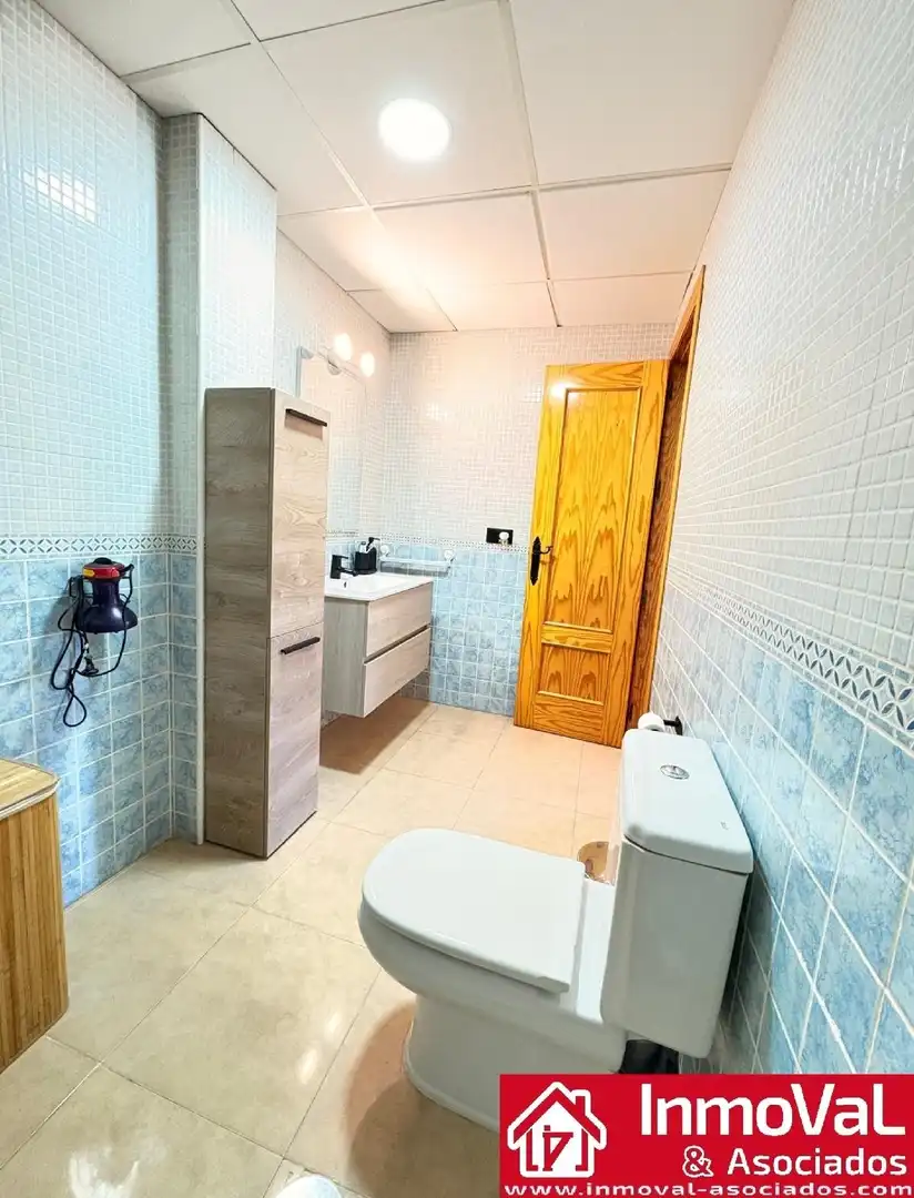 Baño de Piso en venta en Garrucha con Calefacción y Amueblado