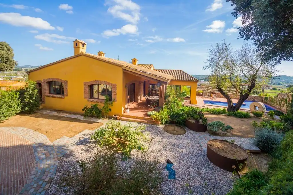 Villa con piscina in vendita a Carrer de la Font